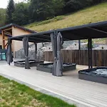 La Ferme De Rochesson, Jacuzzis & Piscine Commune Apartament