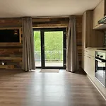 La Ferme De Rochesson, Jacuzzis & Piscine Commune Apartament