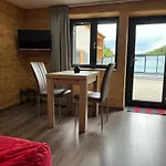 La Ferme De Rochesson, Jacuzzis & Piscine Commune Apartament