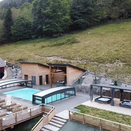 La Ferme De Rochesson, Jacuzzis & Piscine Commune Rochesson
