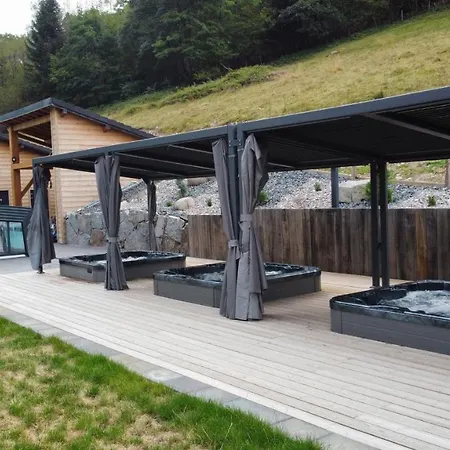 La Ferme De Rochesson, Jacuzzis & Piscine Commune شقة