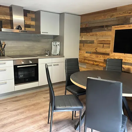 Apartament La Ferme De Rochesson, Jacuzzis & Piscine Commune