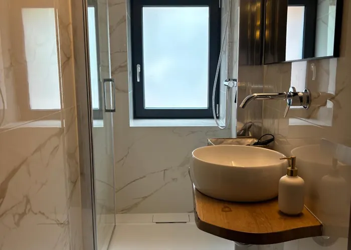 La Ferme De Rochesson, Jacuzzis & Piscine Commune 아파트