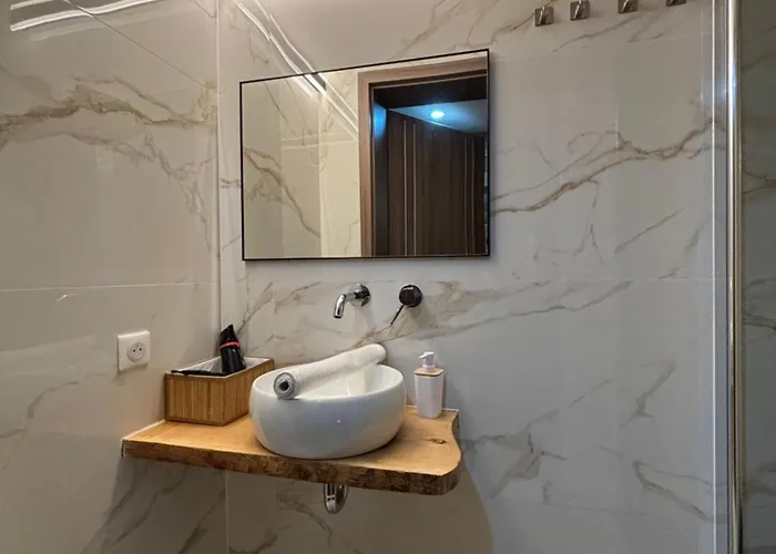 La Ferme De Rochesson, Jacuzzis & Piscine Commune 아파트 Rochesson